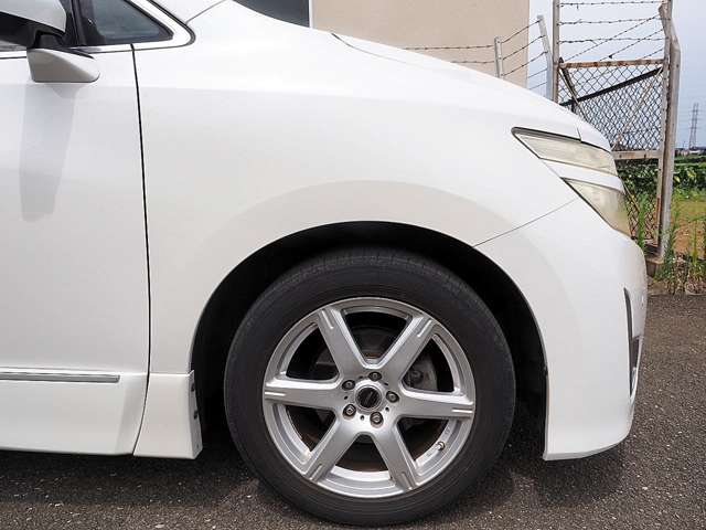 2011 Nissan Elgrand – thumbnail 3