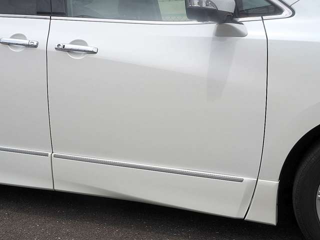 2011 Nissan Elgrand – thumbnail 4