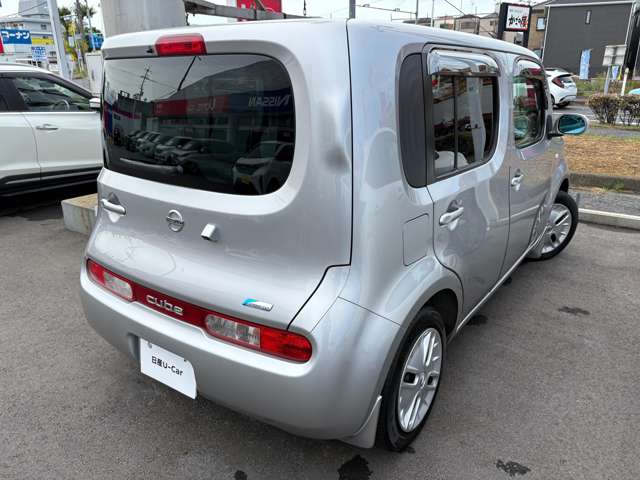 2010 Nissan Cube – thumbnail 2