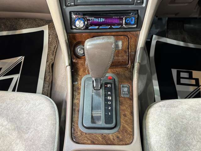 2000 Nissan Laurel – thumbnail 4