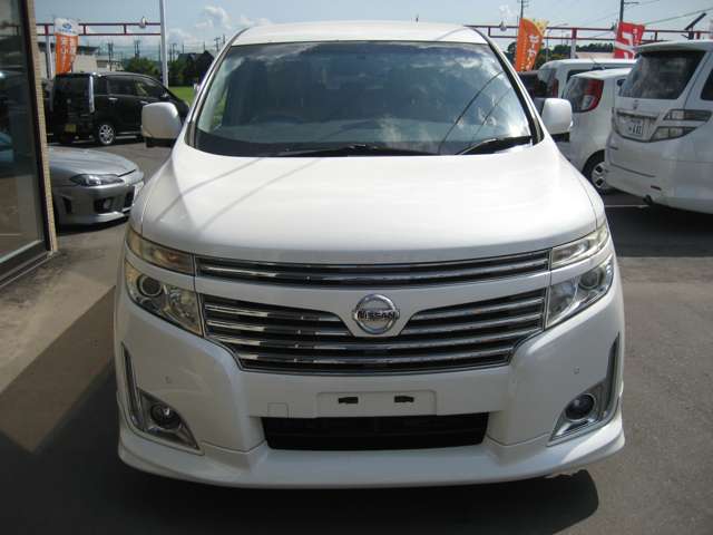 2011 Nissan Elgrand – thumbnail 2