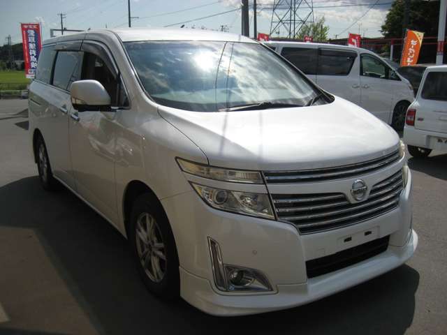 2011 Nissan Elgrand – thumbnail 3