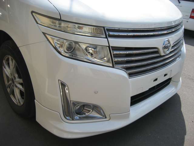 2011 Nissan Elgrand – thumbnail 4