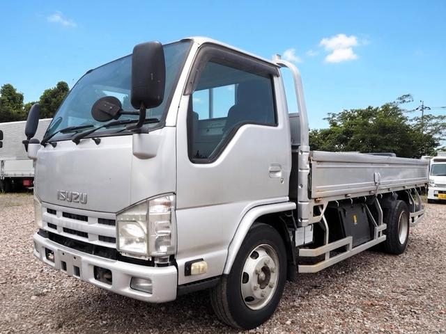 2011 Isuzu Elf – thumbnail 2