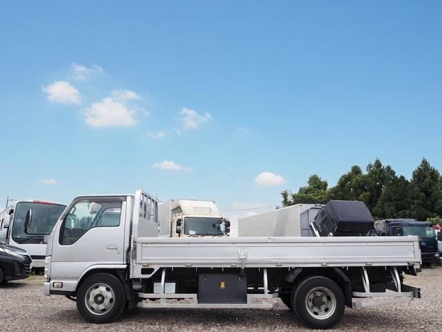 2011 Isuzu Elf – thumbnail 3