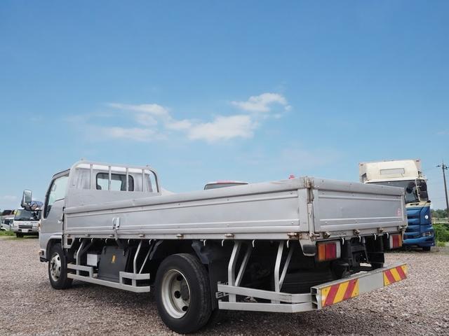 2011 Isuzu Elf – thumbnail 4
