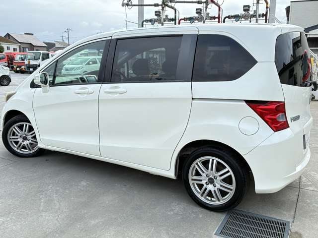 2011 Honda Freed – thumbnail 2
