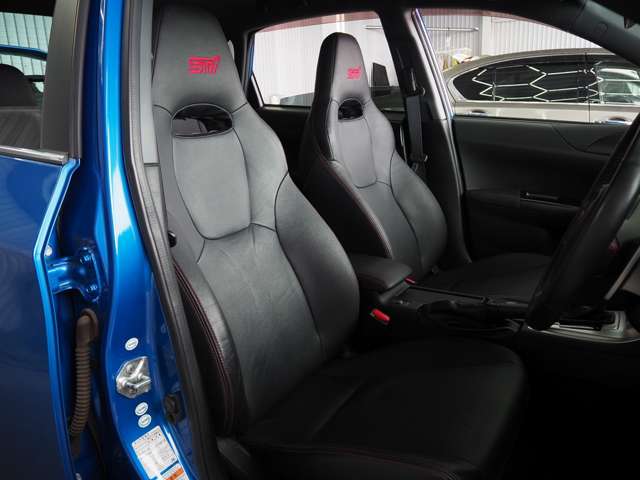 2011 Subaru Impreza STI – thumbnail 2