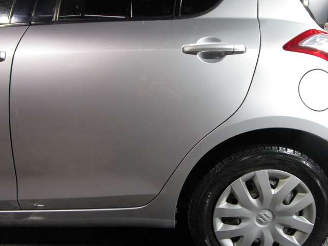2011 Suzuki Swift – thumbnail 4