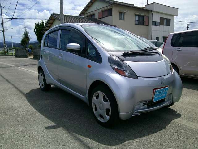 2011 Mitsubishi i – thumbnail 3