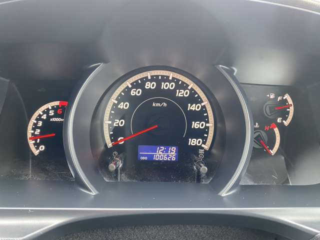 2010 Toyota Hiace – thumbnail 2