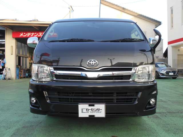 2011 Toyota Hiace – thumbnail 2