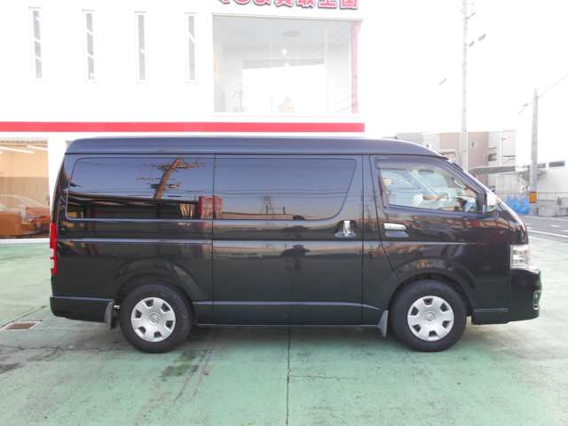 2011 Toyota Hiace – thumbnail 4