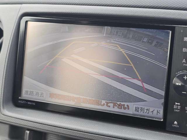 2011 Toyota Sienta – thumbnail 3