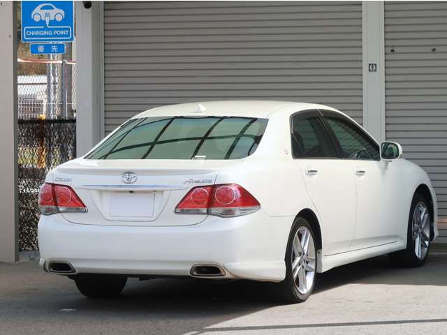 2011 Toyota Crown Athlete – thumbnail 4