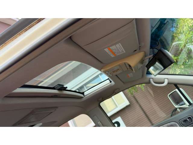 2001 Nissan Elgrand – thumbnail 2