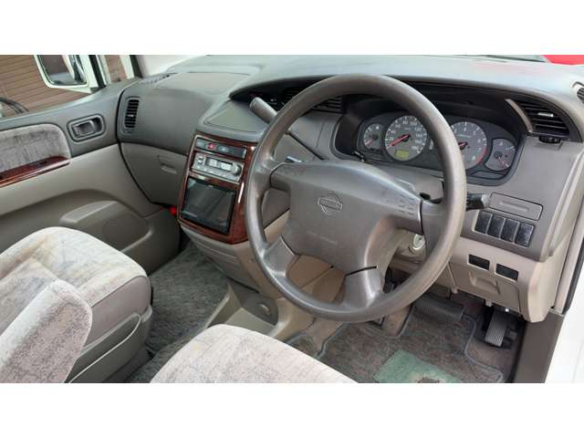 2001 Nissan Elgrand – thumbnail 3