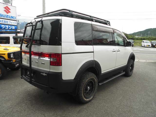 2011 Mitsubishi Delica D:5 – thumbnail 2