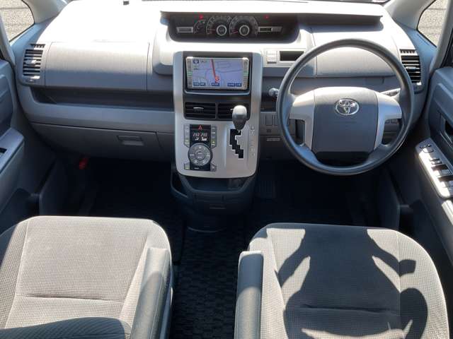 2007 Toyota Noah – thumbnail 2