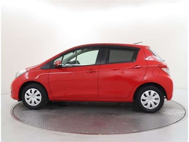 2011 Toyota Vitz – thumbnail 4