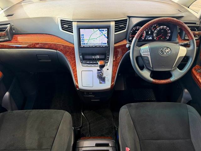2010 Toyota Vellfire – thumbnail 2