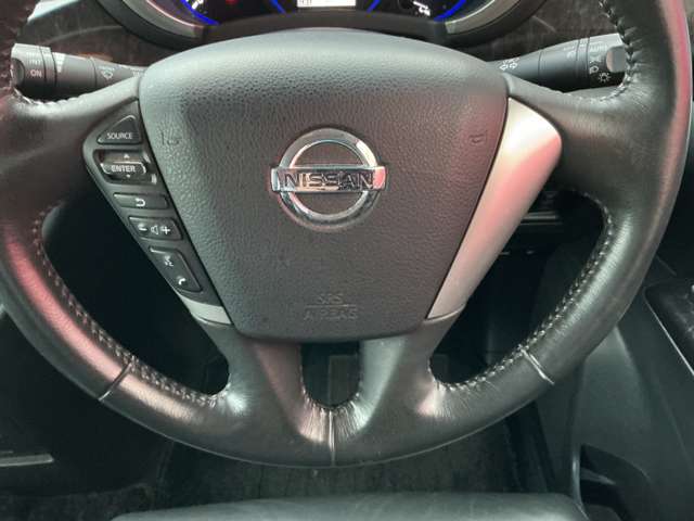 2010 Nissan Elgrand – thumbnail 4