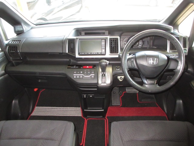 2010 Honda Stepwgn – thumbnail 3