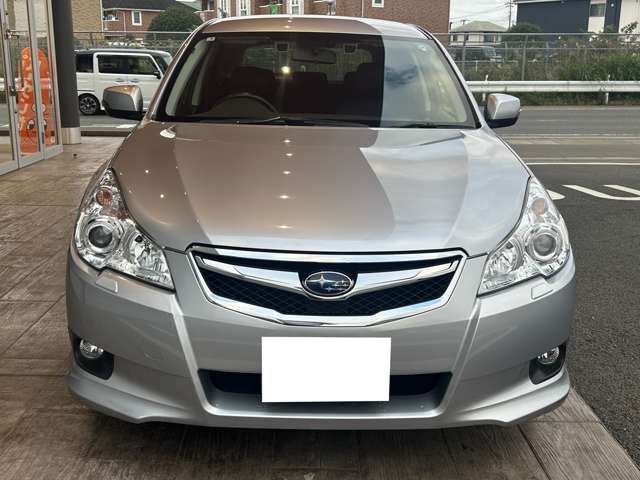 2011 Subaru Legacy Touring Wagon – thumbnail 2