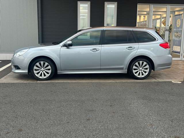 2011 Subaru Legacy Touring Wagon – thumbnail 3