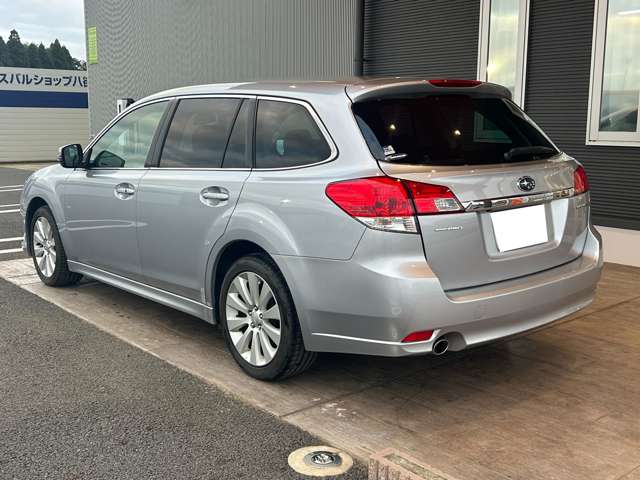 2011 Subaru Legacy Touring Wagon – thumbnail 4