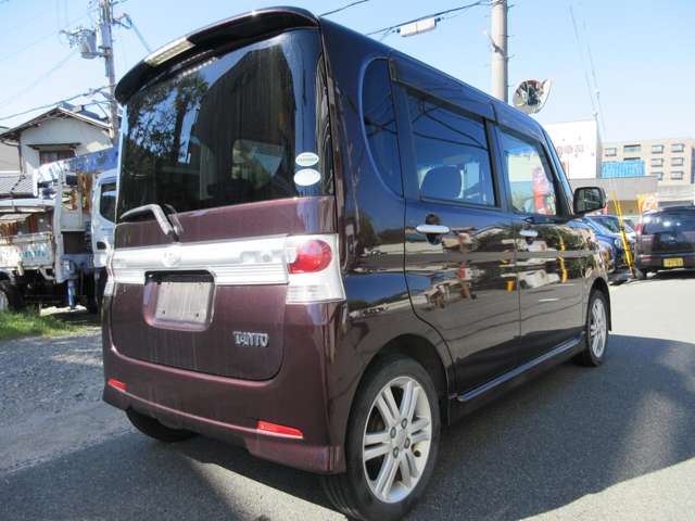 2010 Daihatsu Tanto – thumbnail 4