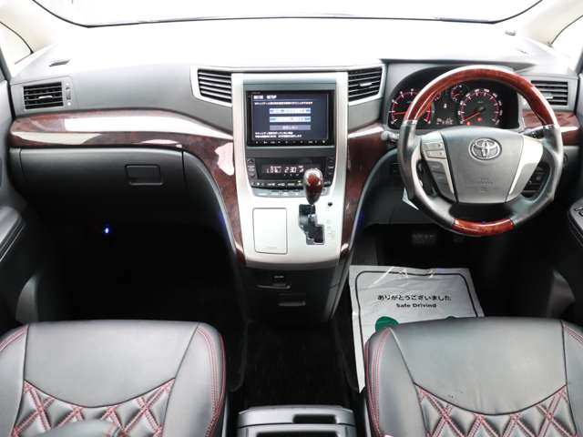 2011 Toyota Vellfire – thumbnail 3