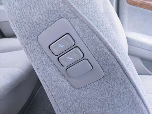 2002 Nissan Cedric – thumbnail 3