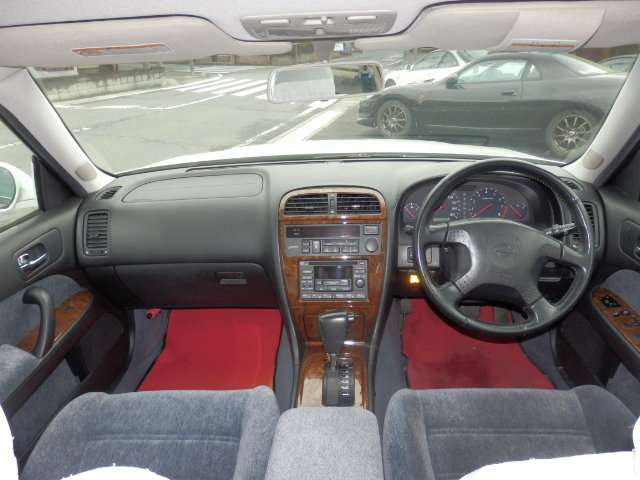 1998 Nissan Gloria – thumbnail 4