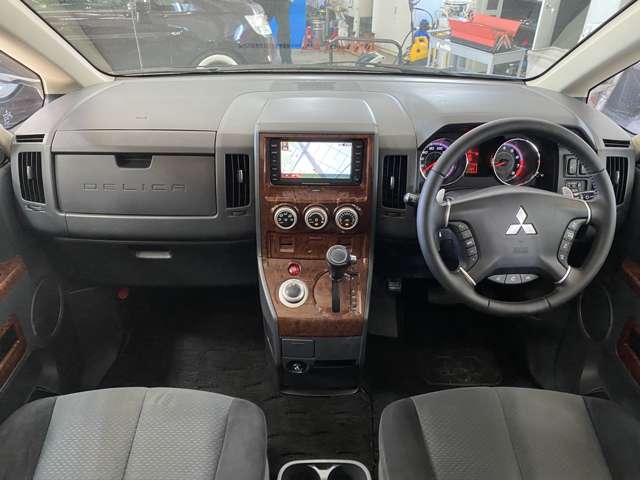 2008 Mitsubishi Delica D:5 – thumbnail 3