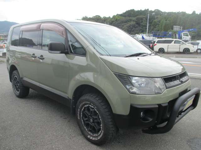 2009 Mitsubishi Delica D:5 – thumbnail 3