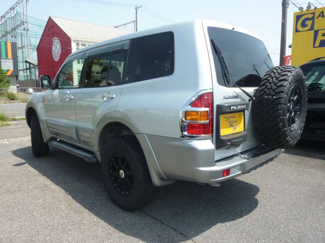 2001 Mitsubishi Pajero – thumbnail 3
