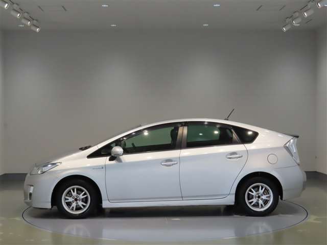 2011 Toyota Prius – thumbnail 2