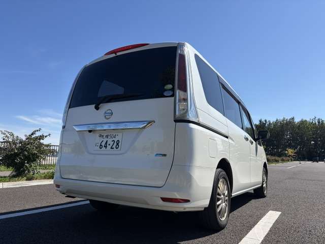2010 Nissan Serena – thumbnail 4