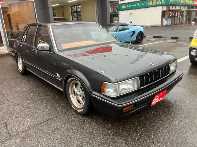 1989 Nissan Gloria Sedan – thumbnail 4