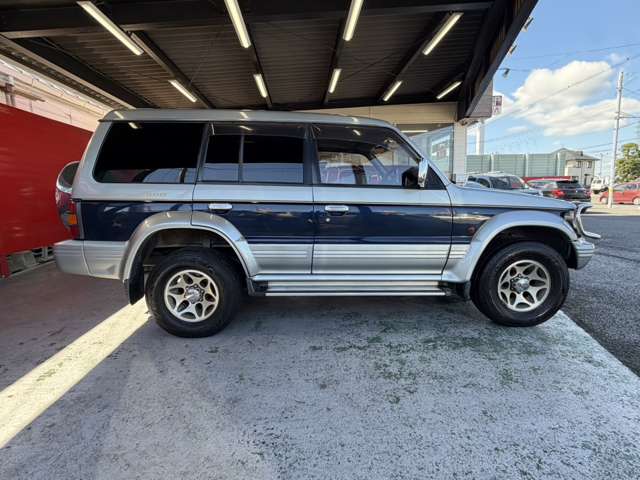 1996 Mitsubishi Pajero – thumbnail 4
