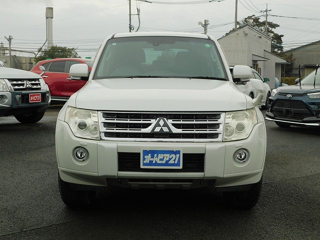 2011 Mitsubishi Pajero – thumbnail 2