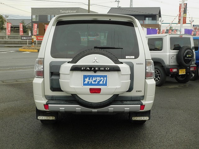 2011 Mitsubishi Pajero – thumbnail 4