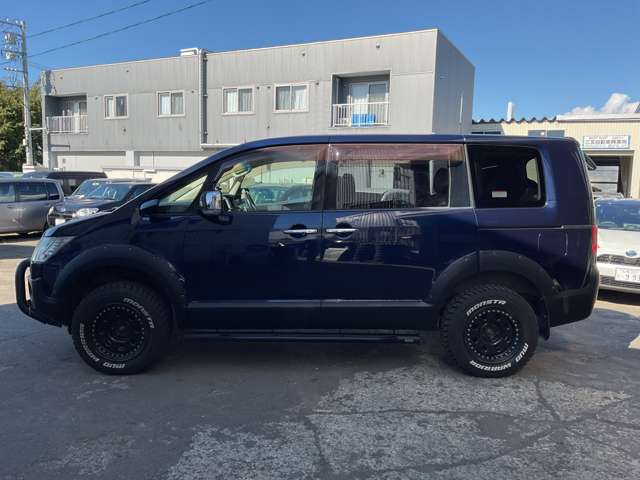 2010 Mitsubishi Delica D:5 – thumbnail 4