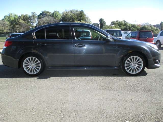 2011 Subaru Legacy B4 – thumbnail 4
