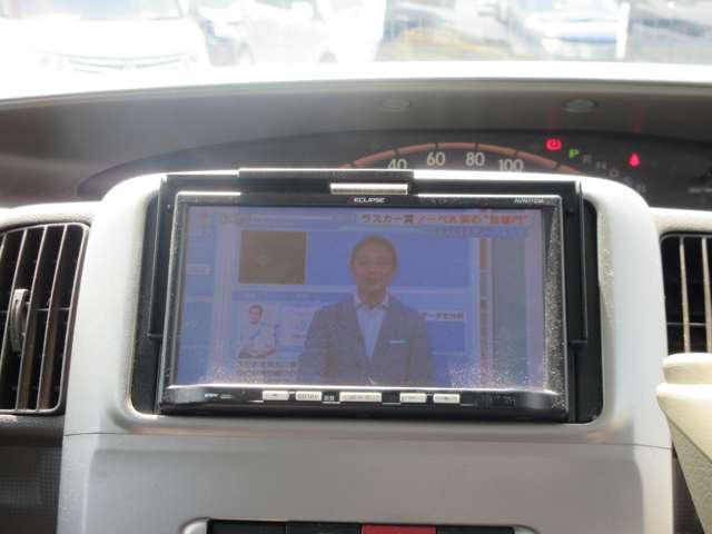 2011 Daihatsu Tanto – thumbnail 3