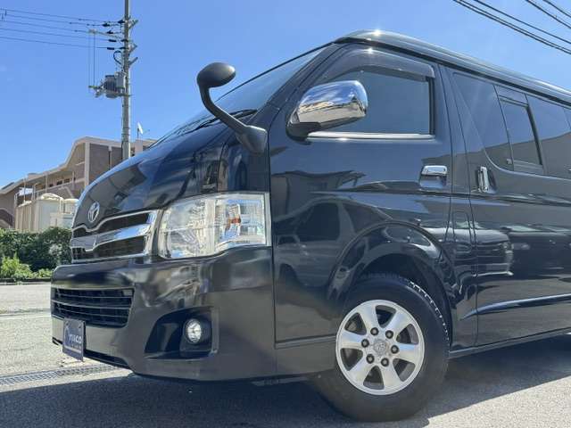 2011 Toyota Hiace – thumbnail 2