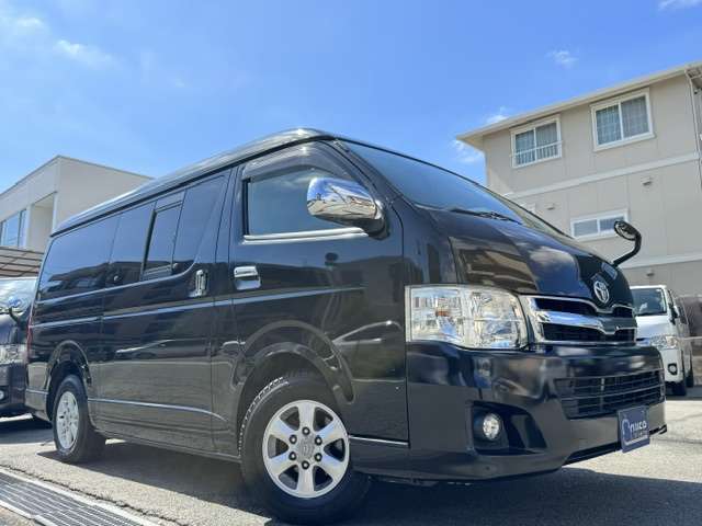 2011 Toyota Hiace – thumbnail 3