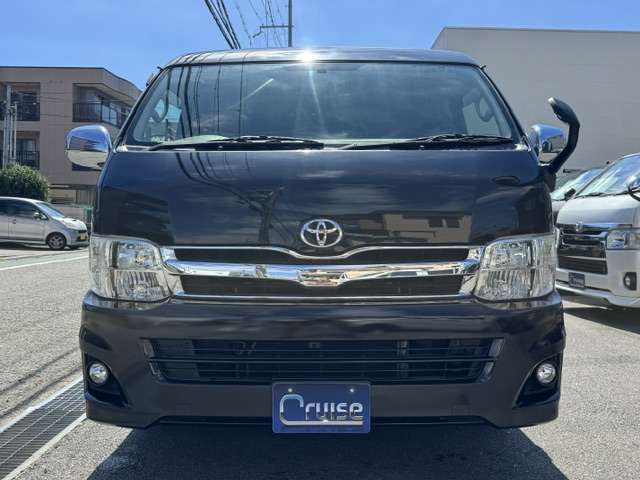 2011 Toyota Hiace – thumbnail 4