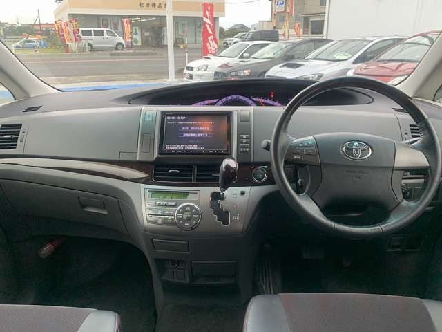 2011 Toyota Estima – thumbnail 2